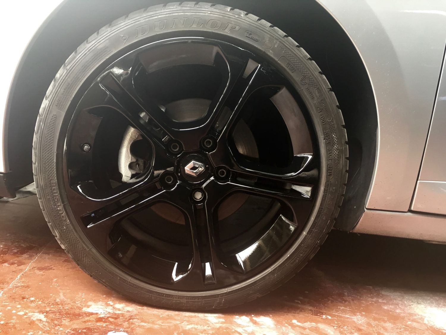 Découvrez les réalisations Rénovation de jante noire en Martinique par AutoMotion Expert